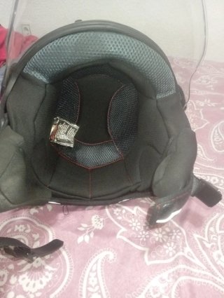 Casco de moto LS2 negro con visera