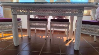 MESA DE MIMBRE Y SILLA