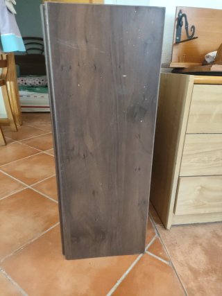 Mueble de madera marrón
