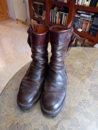 Botas de montaña marrones