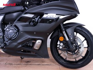 YAMAHA R7