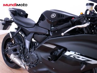 YAMAHA R7