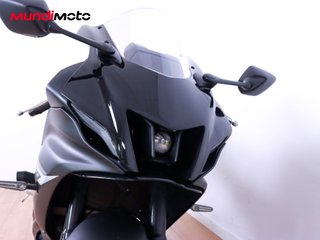 YAMAHA R7