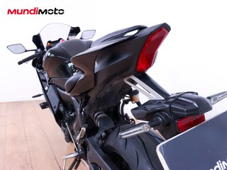 YAMAHA R7