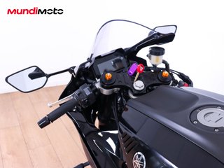 YAMAHA R7