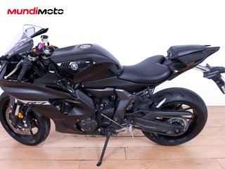 YAMAHA R7