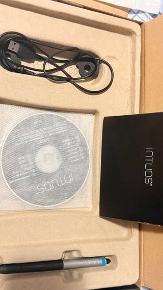 WACOM Intuos Pen & Touch Negra