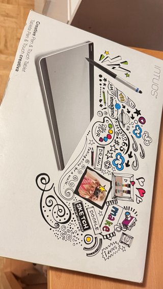 WACOM Intuos Pen & Touch Negra
