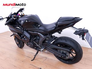 YAMAHA R7