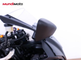 YAMAHA R7