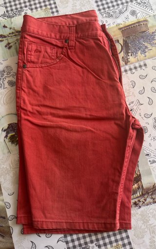 Pantalón corto Jean tipo bermudas