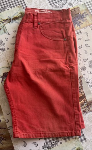 Pantalón corto Jean tipo bermudas