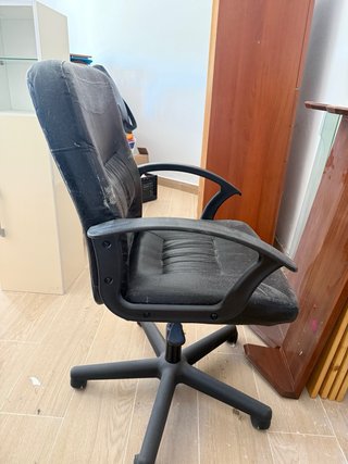 Silla de oficina con ruedas polipiel negra