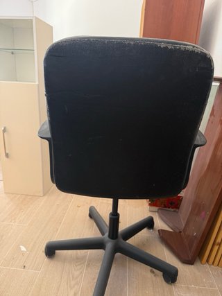 Silla de oficina con ruedas polipiel negra
