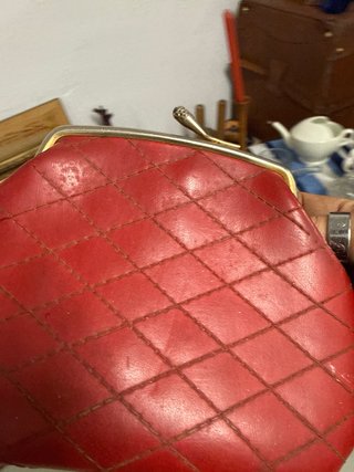 Monedero antiguo rojo
