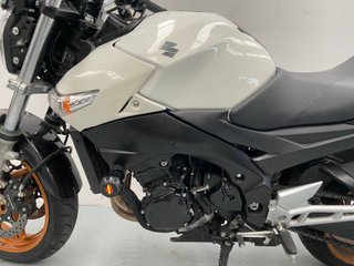 SUZUKI GSR 600 2010