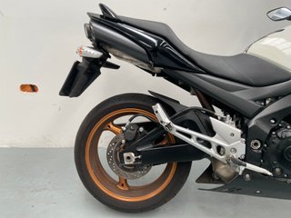 SUZUKI GSR 600 2010