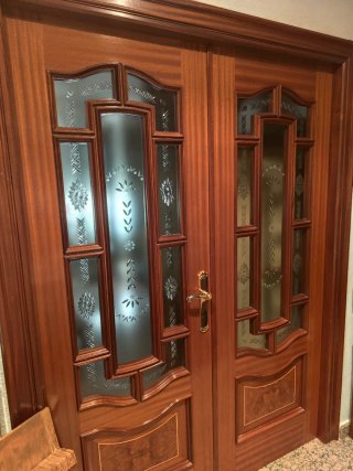 Puertas de madera maciza con cristal para salón