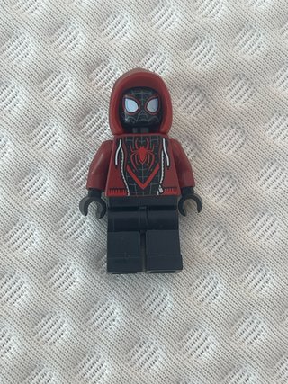 Figurita Lego Spiderman con Sudadera Roja