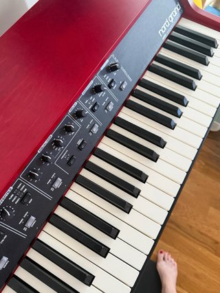 Piano Nord Grand con altavoces NORD y pedal.Nuevo.