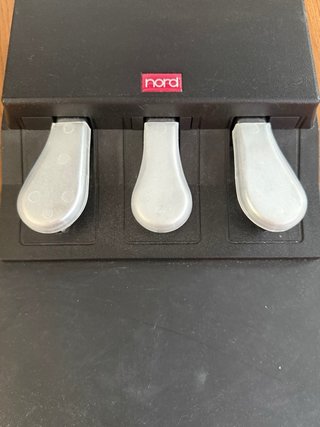 Piano Nord Grand con altavoces NORD y pedal.Nuevo.