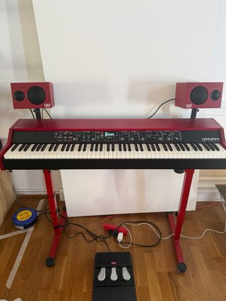 Piano Nord Grand con altavoces NORD y pedal.Nuevo.