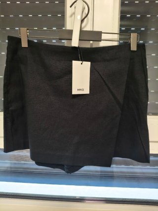 Falda pantalón MNG negra talla 38  Su precio 29,99