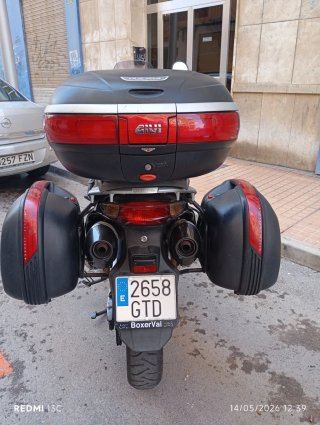 Moto Negra Estilo Adventure