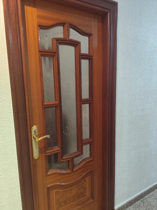 Puerta maciza acristalada madera