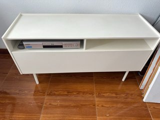 Aparador blanco y madera