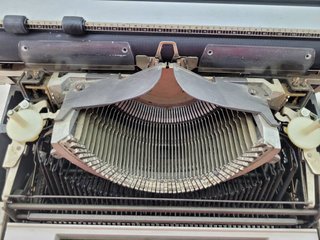 MÁQUINA DE ESCRIBIR OLIVETTI