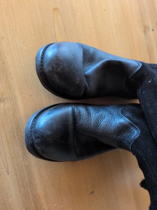 Botas negras con cremallera y pelo