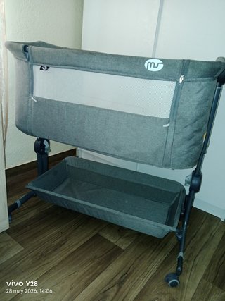 Cuna de bebé gris