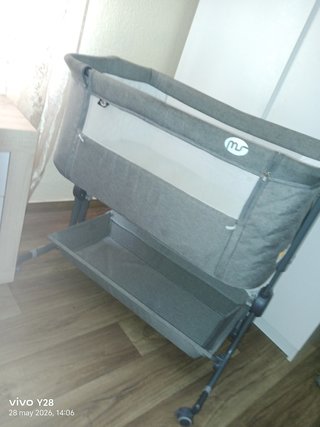 Cuna de bebé gris