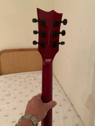 Guitarra eléctrica tipo SG LTD descatalogada