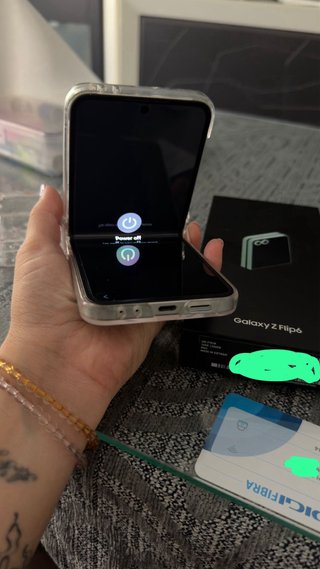 Samsung Galaxy Z Flip6