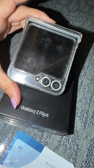 Samsung Galaxy Z Flip6