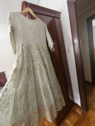 Vestido largo bordado talla M