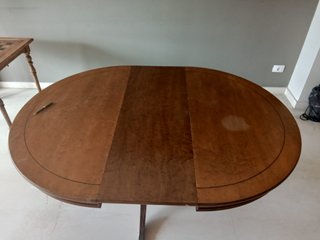 Mesa redonda de madera