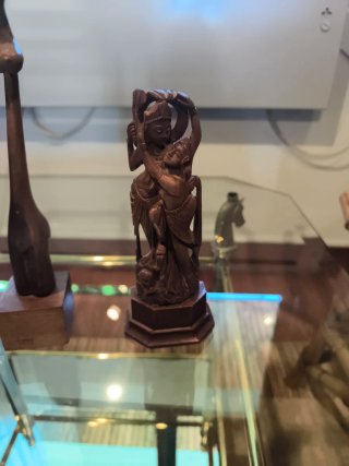 Figure decorative in legno e pietra