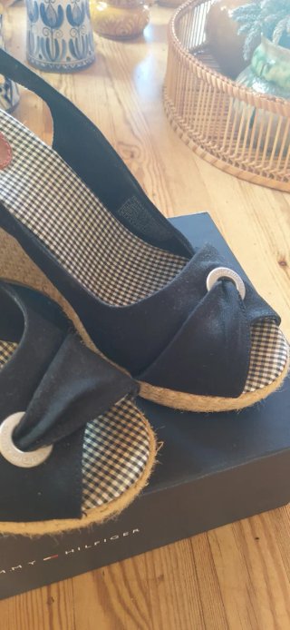 Alpargatas Tommy Hilfiger Cuña Negro/Beige