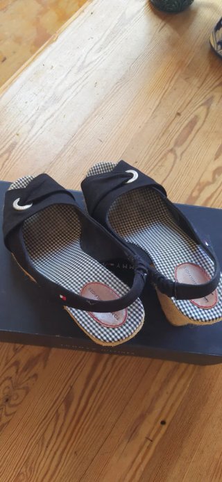 Alpargatas Tommy Hilfiger Cuña Negro/Beige