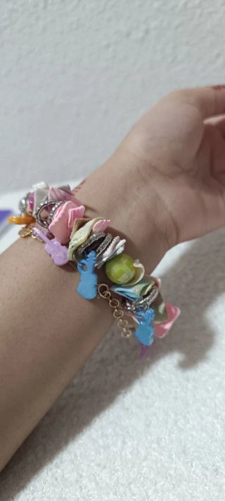 Pulsera multicolor conchas y abalorios