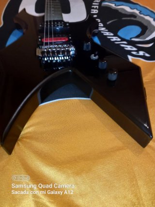 Guitarra eléctrica BC. RICH WARLOCK NJ LA CALIFOR