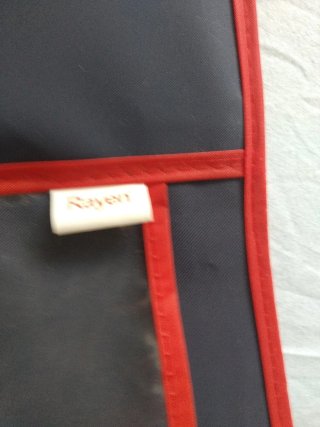Organizador colgante para bolsos y accesorios.