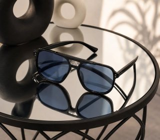 Gafas de sol aviador negras y azules