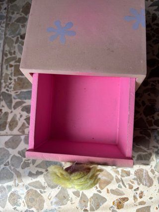 Joyero madera muñeca rosa y amarillo