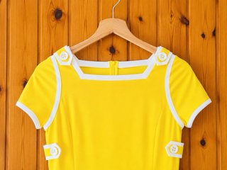 Vestido amarillo Retro Elegancia Años 60. T.S