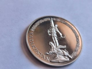 Moneda Plata Kazakhstan con Estuche