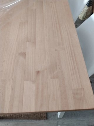 Mesa de comedor de madera